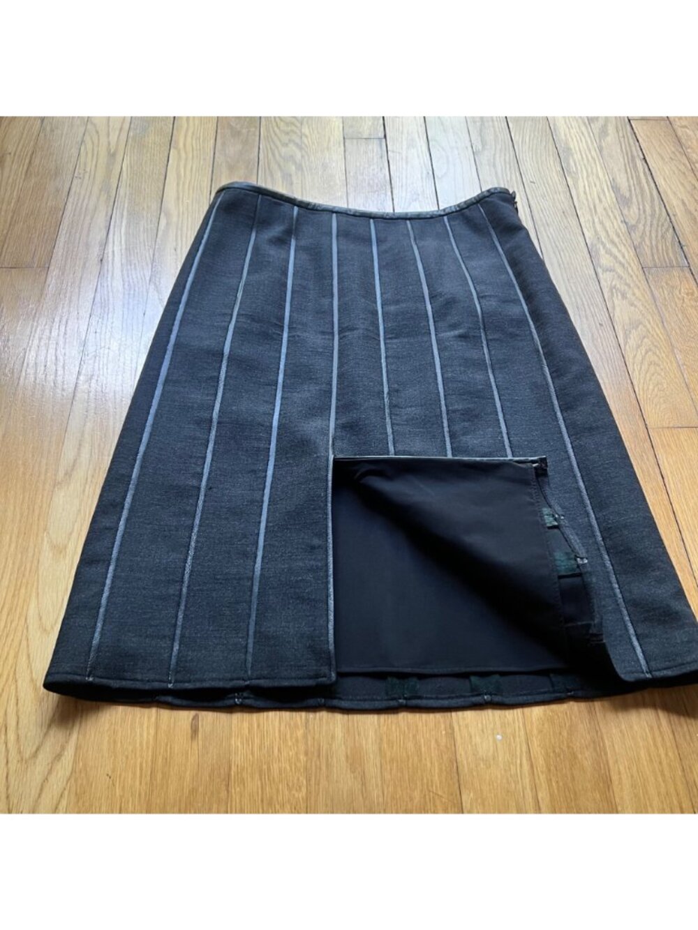 Vintage Armani Collezioni Size 8 Black Gray Wool Leather A-Line Skirt - Picture 6 of 13